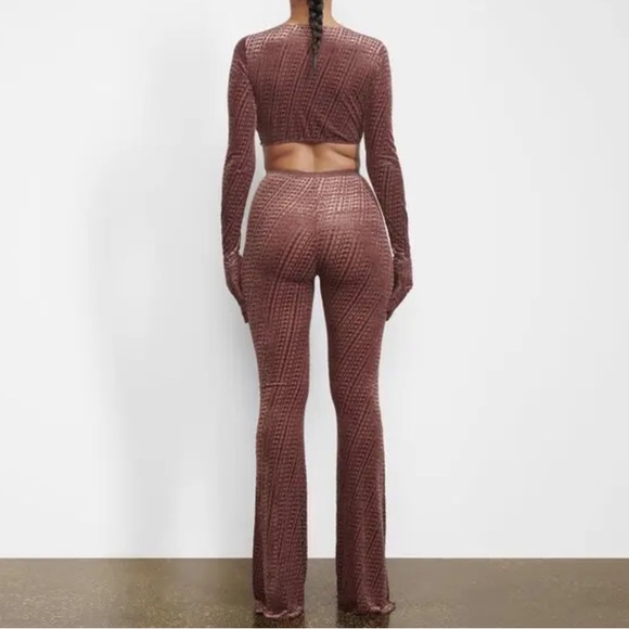 NWT SKIMS Chestnut Velvet Logo Glove Crop Top Size XXS - Picture 4 of 9